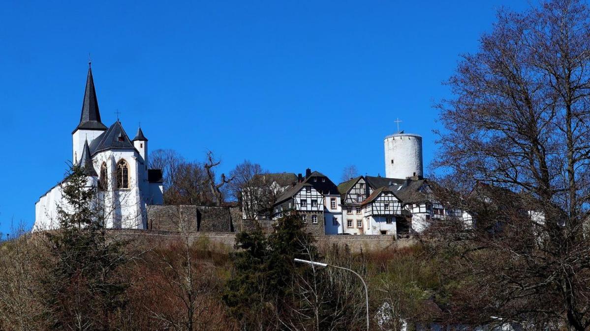 Ferienhaus Hescheld With Private Jacuzzi Hellenthal Zewnętrze zdjęcie